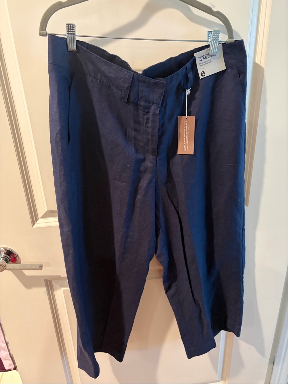 Avenue Navy Straight-Leg Capri